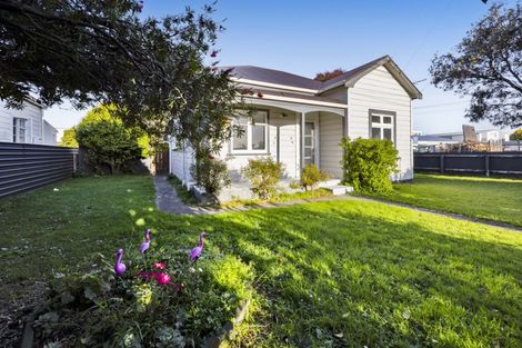 Photo of property in 2 Tawhiti Road, Hawera, 4610