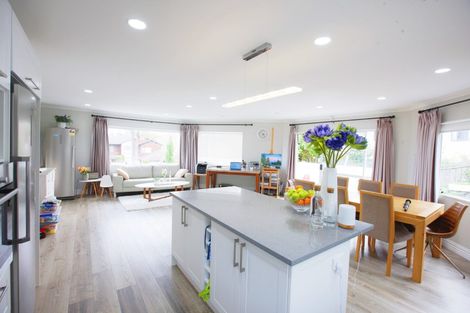 Photo of property in 2 Taroka Close, Pinehill, Auckland, 0632