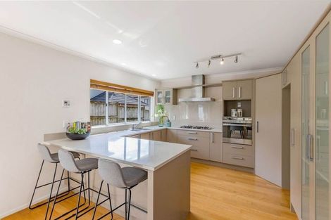 Photo of property in 42 Seresin Crescent, Flat Bush, Auckland, 2016