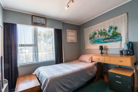 Photo of property in 13 Brooker Grove, Newlands, Wellington, 6037