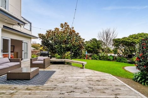 Photo of property in 10 Strandon Place, Strandon, New Plymouth, 4312