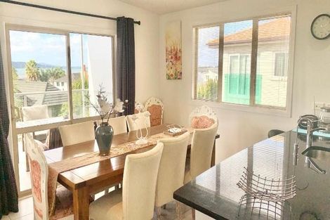 Photo of property in 8 Parani Court, Te Atatu Peninsula, Auckland, 0610