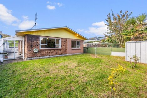 Photo of property in 82 Pioneer Road, Moturoa, New Plymouth, 4310