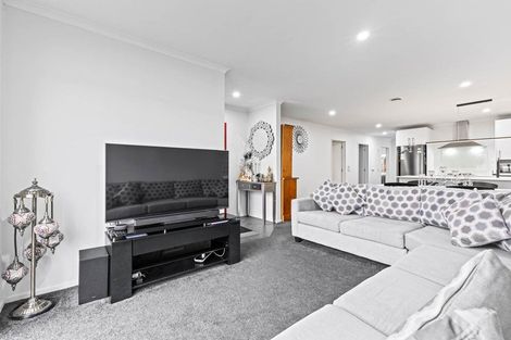 Photo of property in 22 Kapowai Boulevard, Takanini, 2112