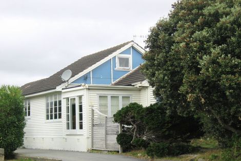 Photo of property in 135 Seaview Road, Paraparaumu Beach, Paraparaumu, 5032