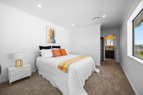 Photo of property in 2 Laurel Drive, Rosehill, 2113