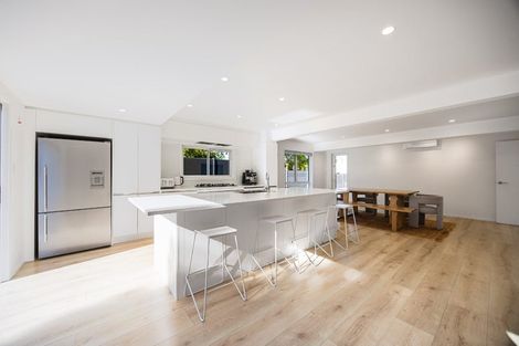 Photo of property in 34 Parr Terrace, Castor Bay, Auckland, 0620