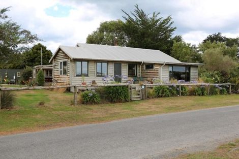 Photo of property in 15 Surat Bay Road, New Haven, Owaka, 9585