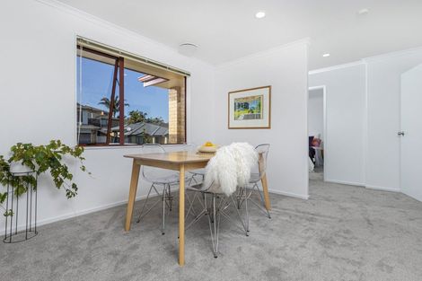 Photo of property in 10 Marbella Crescent, Oteha, Auckland, 0632