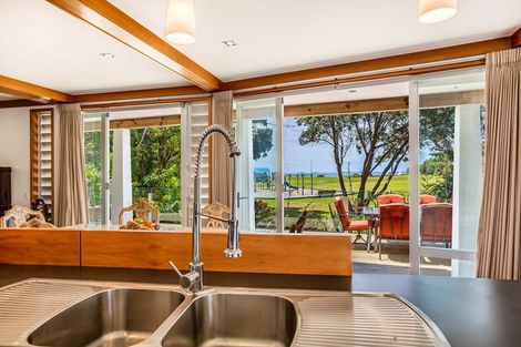 Photo of property in 49 Masterton Road, Rothesay Bay, Auckland, 0630