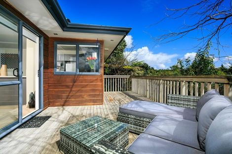 Photo of property in 229a Wairau Road, Totara Vale, Auckland, 0627