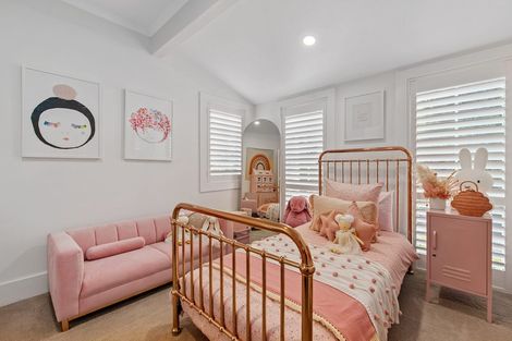 Photo of property in 1 Almond Grove, Greenhithe, Auckland, 0632