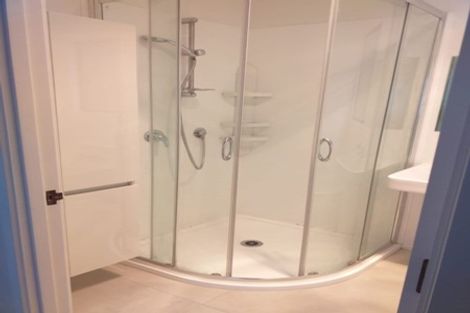 Photo of property in 74 Lynn Road, Bayview, Auckland, 0629