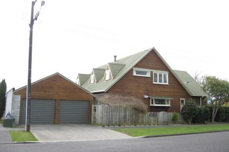 Photo of property in 4 Smith Road, Merrilands, New Plymouth, 4312