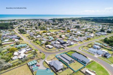 Photo of property in 35 Barling Street, Himatangi Beach, Foxton, 4891