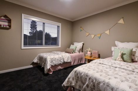 Photo of property in 2 Amokura Crescent, Flagstaff, Hamilton, 3210