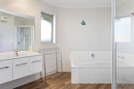 Photo of property in 5 Haydon Place, Amberley, 7410