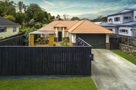 Photo of property in 5 Gloucester Street, Silverstream, Upper Hutt, 5019