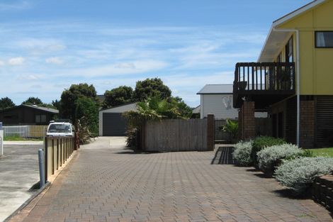 Photo of property in 3 Vela Place, Clarks Beach, 2122