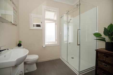 Photo of property in 21 Burns Avenue, Takaro, Palmerston North, 4412