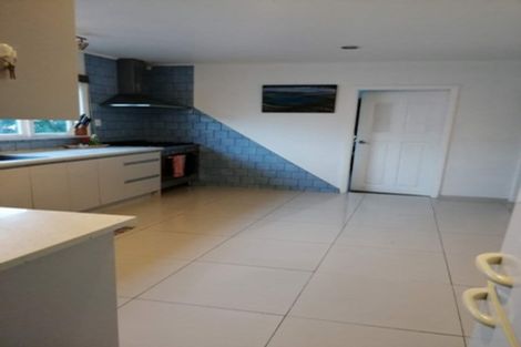 Photo of property in 165 Edmonton Road, Te Atatu South, Auckland, 0610