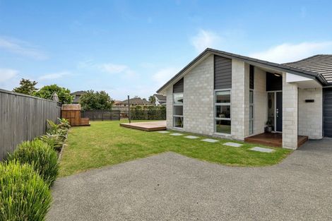 Photo of property in 10 Ngatiti Place, One Tree Point, 0118