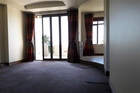 Photo of property in 19 Chivalry Road, Glenfield, Auckland, 0629