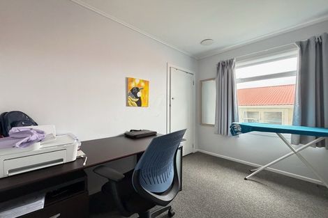 Photo of property in 3 Alder Place, Newlands, Wellington, 6037