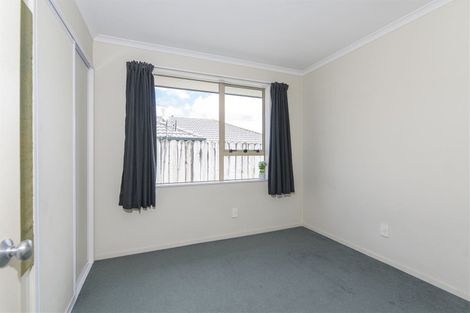 Photo of property in 8 Woodbank Drive, Glen Eden, Auckland, 0602