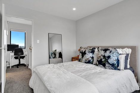 Photo of property in 5/86 Fred Taylor Drive, Westgate, Auckland, 0814