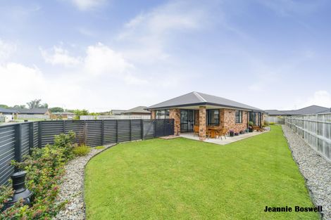 Photo of property in 35 Chestnut Close, Kelvin Grove, Palmerston North, 4414