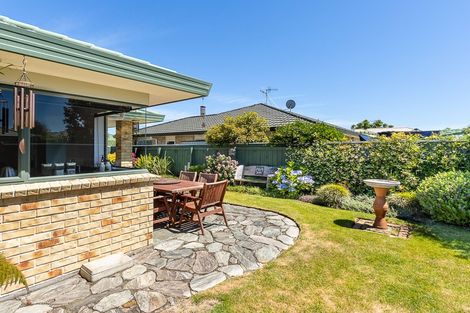Photo of property in 51 Guildford Drive, Paraparaumu, 5032
