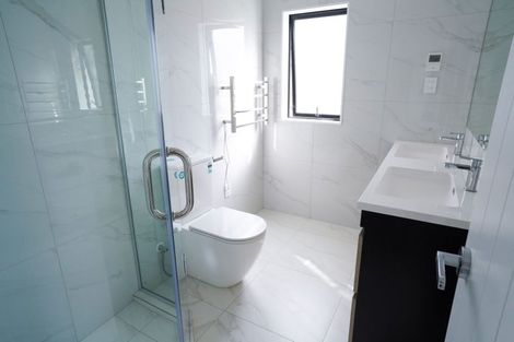 Photo of property in 8/19 Kingdale Road, Henderson, Auckland, 0610