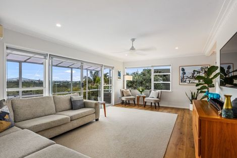 Photo of property in 1/21 Deuxberry Avenue, Northcote, Auckland, 0627