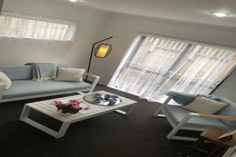 Photo of property in 43 Medallion Drive, Oteha, Auckland, 0632