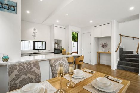 Photo of property in 61a Knights Road, Rothesay Bay, Auckland, 0630