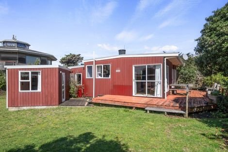 Photo of property in 9 Duncan Street, Waikawa Beach, Levin, 5573