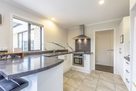 Photo of property in 108 Hillcrest Drive, Kelvin Grove, Palmerston North, 4414