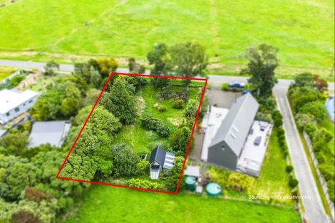 Photo of property in 1194 Okains Bay Road, Okains Bay, 7583