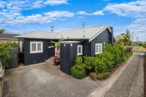 Photo of property in 1/92 Eversleigh Road, Belmont, Auckland, 0622