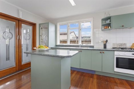 Photo of property in 2b Springbank Lane, Te Atatu Peninsula, Auckland, 0610