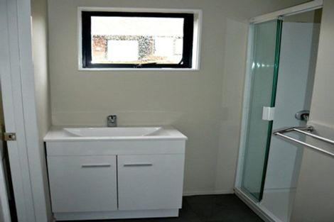 Photo of property in 2/120 Lynwood Road, New Lynn, Auckland, 0600