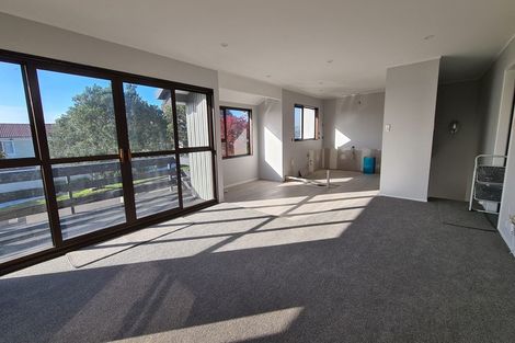 Photo of property in 2/25 Sartors Avenue, Northcross, Auckland, 0630