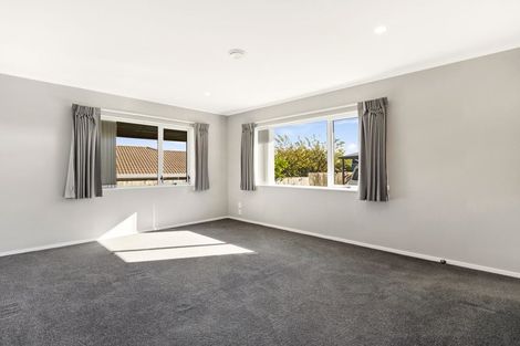 Photo of property in 16 Frisken Place, Lynmore, Rotorua, 3010