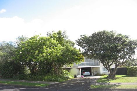 Photo of property in 76 Beechdale Crescent, Pakuranga Heights, Auckland, 2010