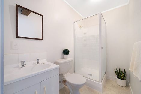 Photo of property in 2/5 Highlight Parade, Te Atatu South, Auckland, 0610