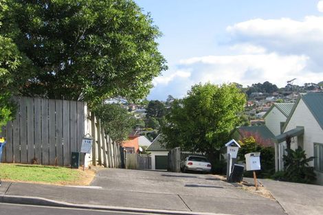 Photo of property in 2/11 Grenadine Place, Unsworth Heights, Auckland, 0632