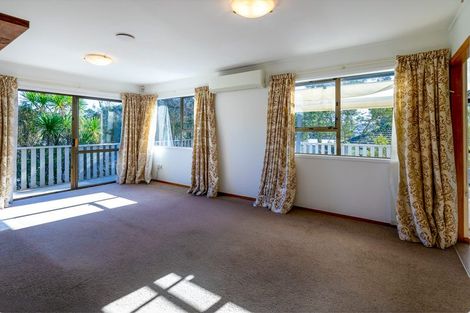 Photo of property in 9 Onedin Place, Titirangi, Auckland, 0604