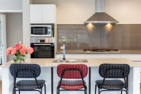 Photo of property in 15 Sumner Terrace, Aotea, Porirua, 5024