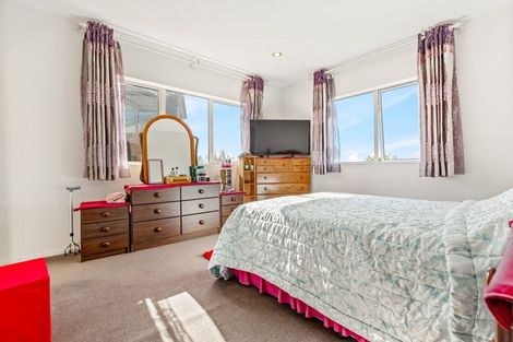 Photo of property in 75 San Valentino Drive, Henderson, Auckland, 0612